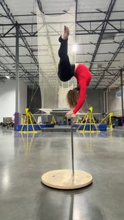 Sofie Dossi feet photo 1