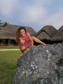 Sofie Dossi feet photo 16