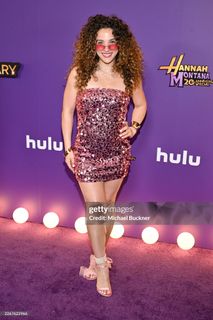 Sofie Dossi feet photo 14