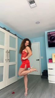 Sofie Dossi feet photo 20