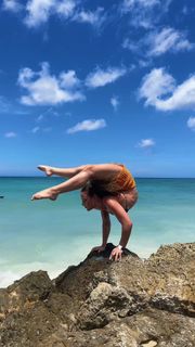 Sofie Dossi feet photo 16