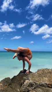 Sofie Dossi feet photo 15
