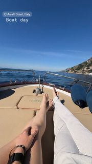 Sofie Dossi feet photo 3