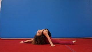 Sofie Dossi feet photo 6