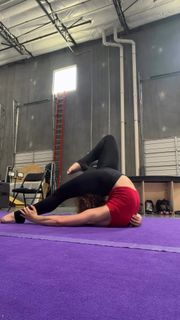 Sofie Dossi feet photo 4