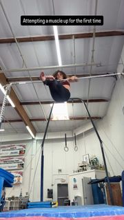 Sofie Dossi feet photo 1