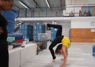 Sofie Dossi feet photo 9