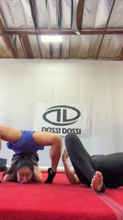 Sofie Dossi feet photo 2