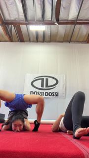 Sofie Dossi feet photo 1