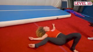 Sofie Dossi feet photo 7