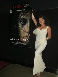 Sofie Dossi feet photo 1