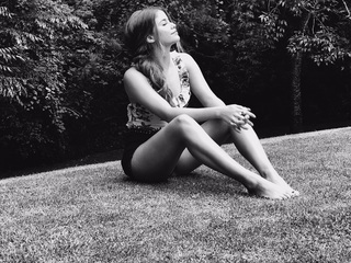 Sofía Reyes feet photo thumbnail