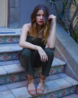 Sofía Reyes feet photo thumbnail