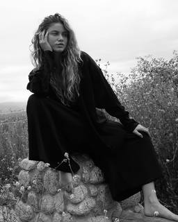 Sofía Reyes feet photo thumbnail