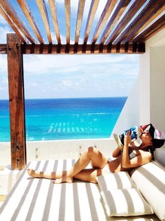 Sofía Stamatiades feet photo 10