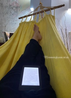 Sofía Stamatiades feet photo 5