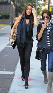Sofía Vergara feet photo thumbnail
