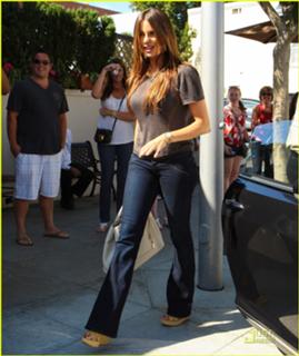 Sofía Vergara feet photo thumbnail
