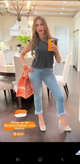 Sofía Vergara feet photo thumbnail
