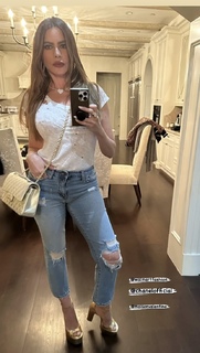 Sofía Vergara feet photo thumbnail