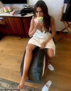 Sofía Vergara feet photo thumbnail