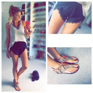 Sofía Zamolo feet photo thumbnail