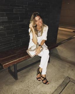 Sofía Zamolo feet photo thumbnail