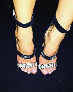 Sofía Zamolo feet photo thumbnail