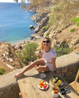 Sofía Zamolo feet photo thumbnail