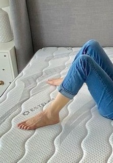 Sofía Zamolo feet photo thumbnail