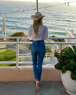 Sofía Zamolo feet photo thumbnail