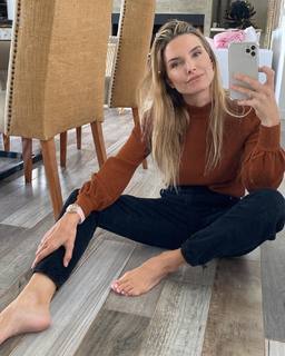 Sofía Zamolo feet photo thumbnail