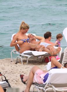 Sofía Zamolo feet photo thumbnail