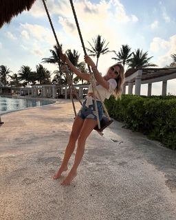 Sofía Zamolo feet photo thumbnail