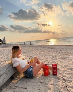 Sofía Zamolo feet photo thumbnail