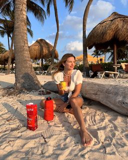 Sofía Zamolo feet photo thumbnail