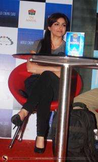 Soha Ali Khan feet photo 7