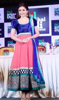 Soha Ali Khan feet photo 7