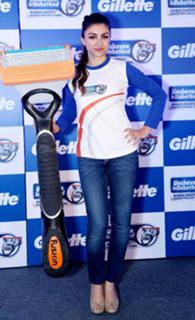 Soha Ali Khan feet photo 6