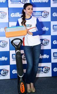 Soha Ali Khan feet photo 5