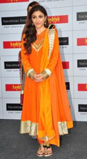 Soha Ali Khan feet photo 4