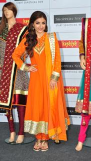 Soha Ali Khan feet photo 1