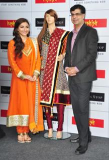 Soha Ali Khan feet photo 8