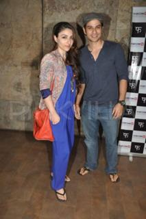 Soha Ali Khan feet photo 20