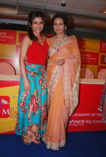 Soha Ali Khan feet photo 14