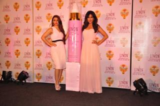 Soha Ali Khan feet photo 5