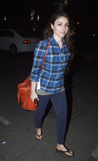 Soha Ali Khan feet photo 20