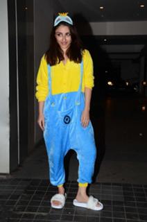 Soha Ali Khan feet photo 16