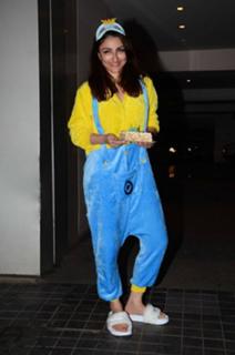 Soha Ali Khan feet photo 15
