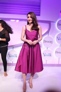Soha Ali Khan feet photo 11